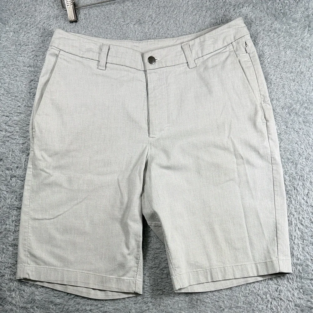 Lululemon Athletica Men's Soft Gray Flat Front Shorts